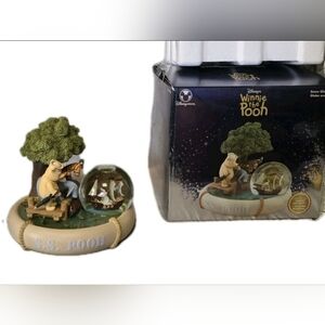 NIB Disney Store S.S. Winnie The Pooh Snow Globe Musical Box